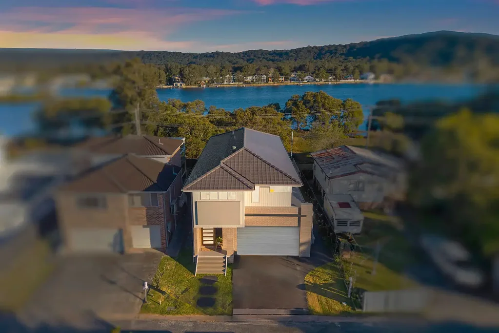 Davistown 5 Bedroom Luxurious Brand New Build | Waterfront Reserve