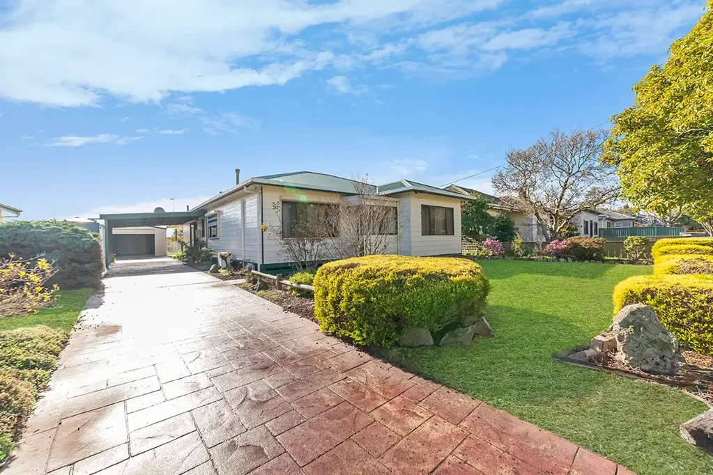 FOUR BEDROOM HOME NEAR HILAC