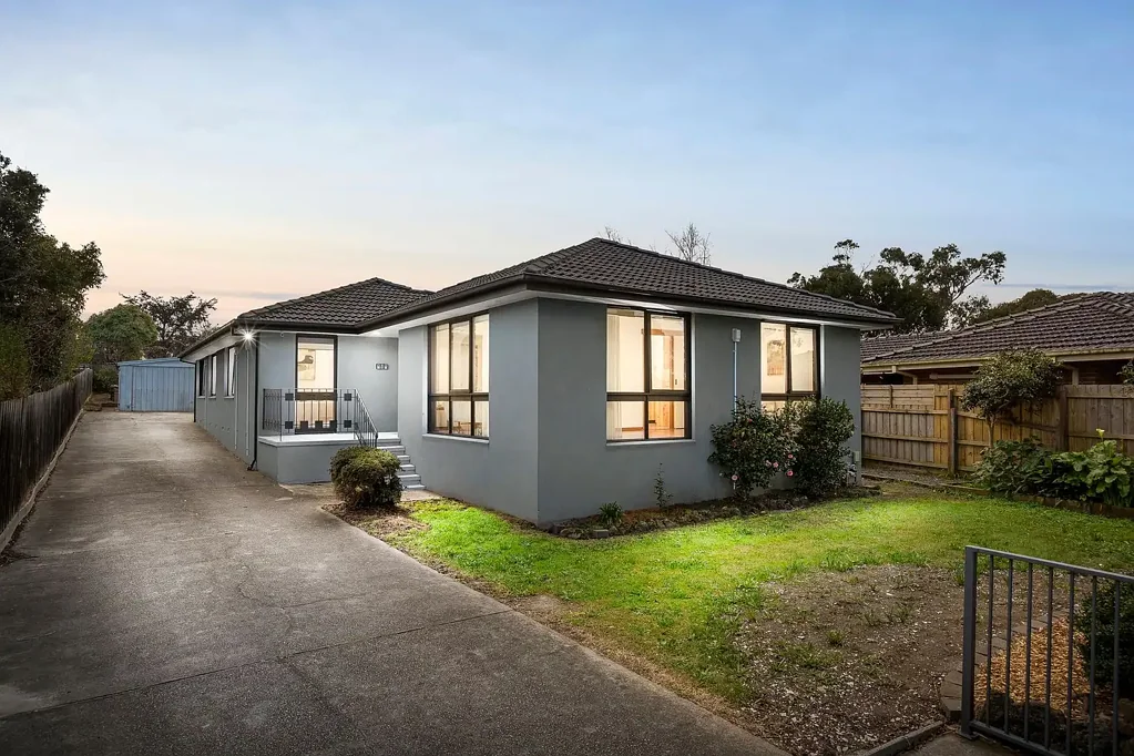 Frankston 4chambre The Brief: A Family Favourite in Lakewood Opposite Shaxton Circle Lake