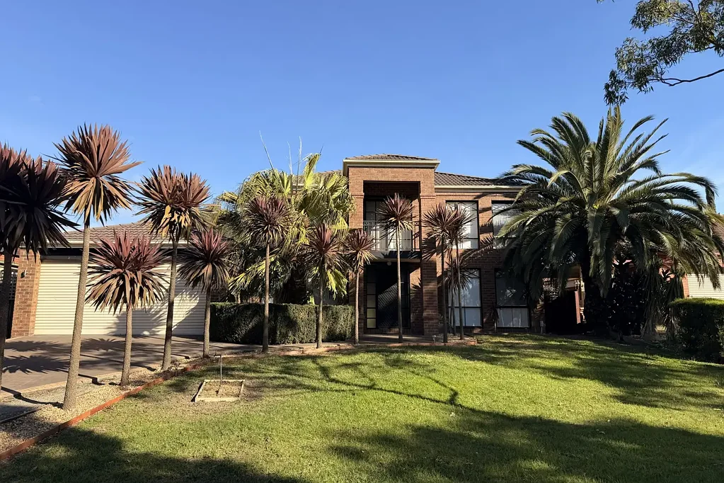 Spacious 6 Bedroom Living!