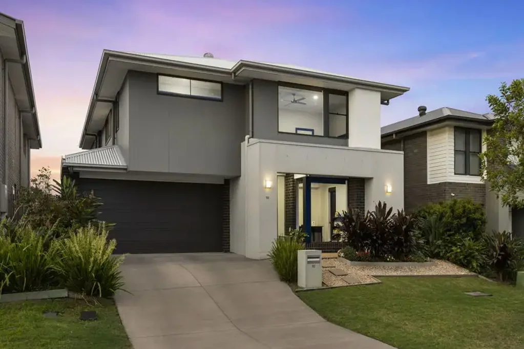 Arundel 4 Slaapkamer FAMILY LIVING AT ITS BEST - MULTIPLE LIVING AREAS - WESTFIELD, TRAIN & G:LINK CLOSE BY