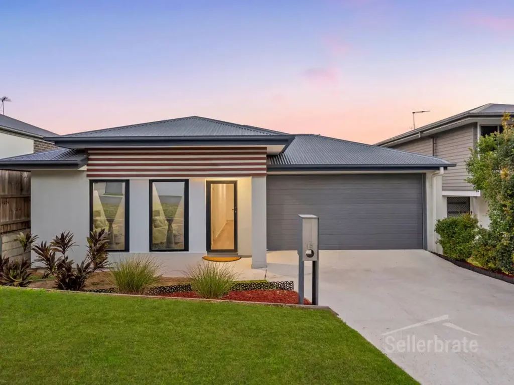 Waterford 4Kwarto Newer Build, Two Living Areas and Low-Maintenance Appeal