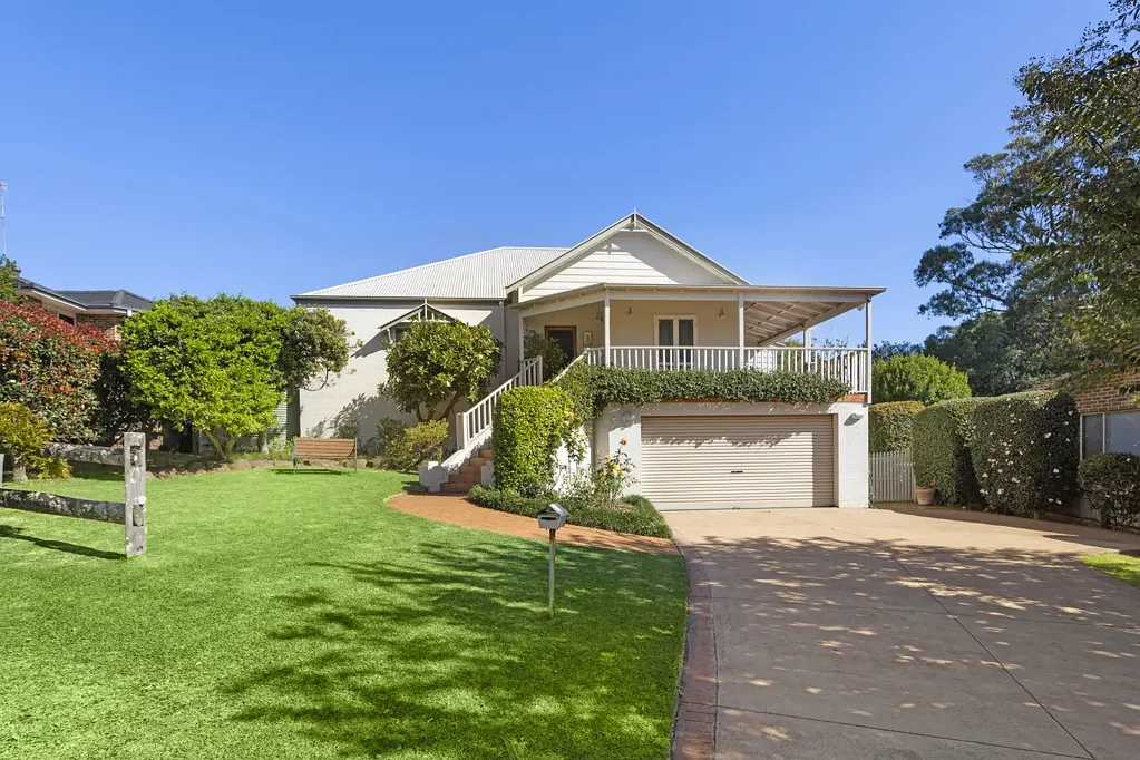 Gerringong 5房  Spacious Family Living with Coastal Charm