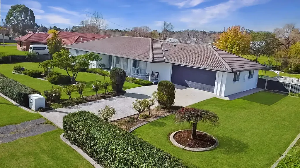 Glen Innes 4ਬੈੱਡਰੂਮ Charming Family Home in the Heart of Glen Innes