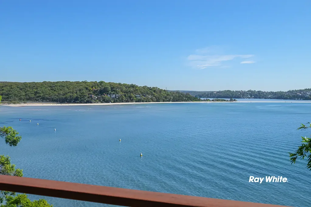 Bundeena 5房 Bundeena地标住宅 5卧带景卧室 180度Port Hacking壮景 开放式生活区 现代厨房 大草坪娱乐 海岸生活便捷 Spectacular Panorama