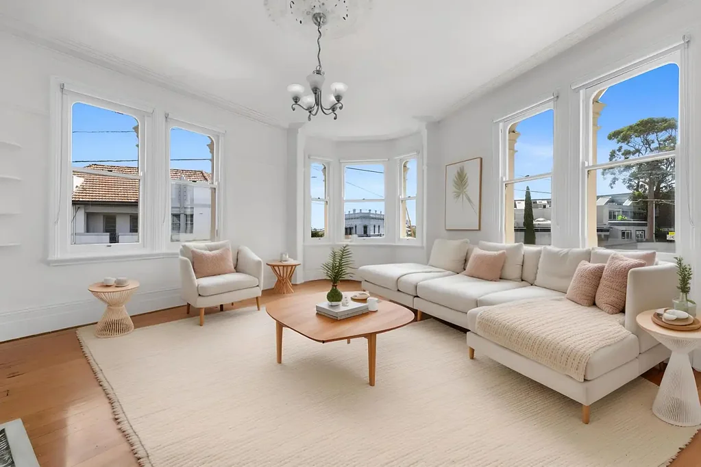 Sun Filled Charing Cross 3/4 Bedroom Apartment