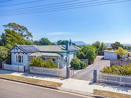 104 Main Street, Cressy