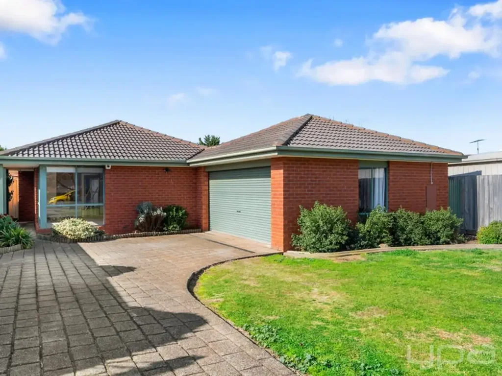 THREE BEDROOM HOUSE + STUDY