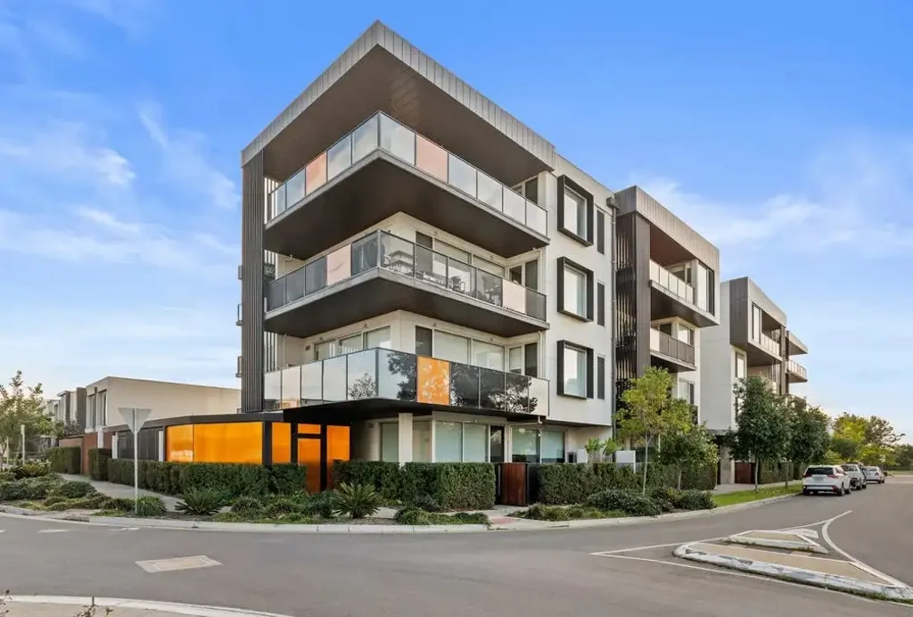 Penthouse living in Stunning West Lakes!