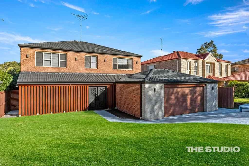 Kellyville 6 Bedroom Elegant Dual-Occupancy Living in the Prestigious Duncraig Estate