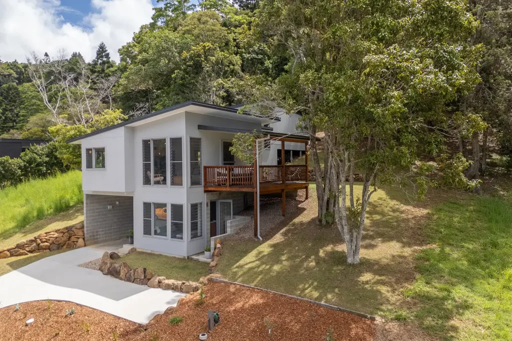 Suffolk Park 2 Bedroom Modern Home Backing Onto Serene Rainforest Reserve