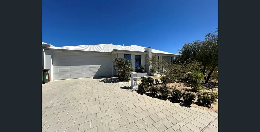 Modern Family Home in Peaceful Jindalee Location  Walk to the Beach!