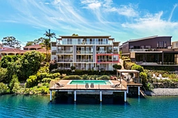 9/10 Ben Lexcen Place, Robina