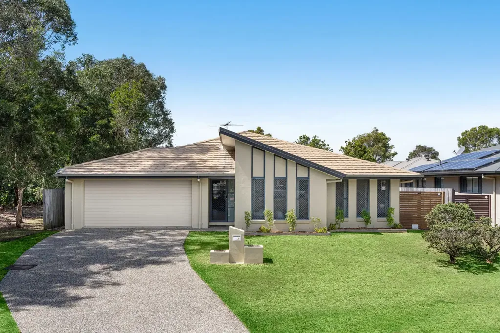 Wynnum West 4Zimmer Spacious Single-Level Family Living with a Park Next Door