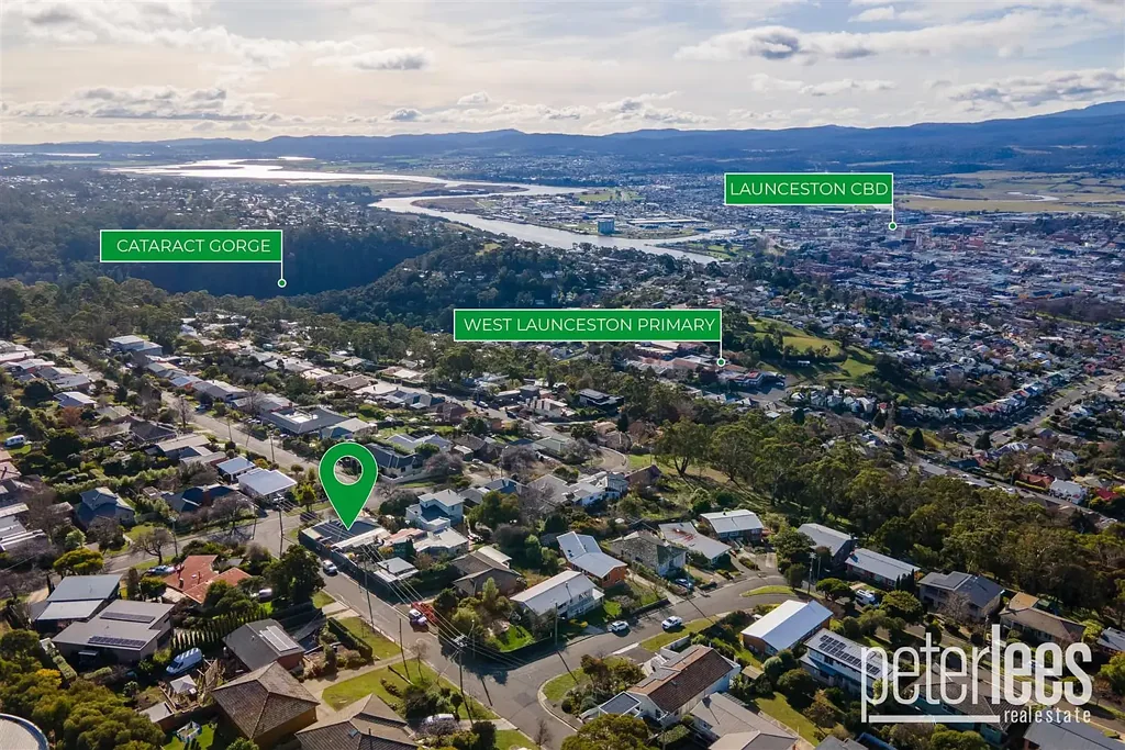 West Launceston 2ਬੈੱਡਰੂਮ Character, Potential & a Touch of Mystery