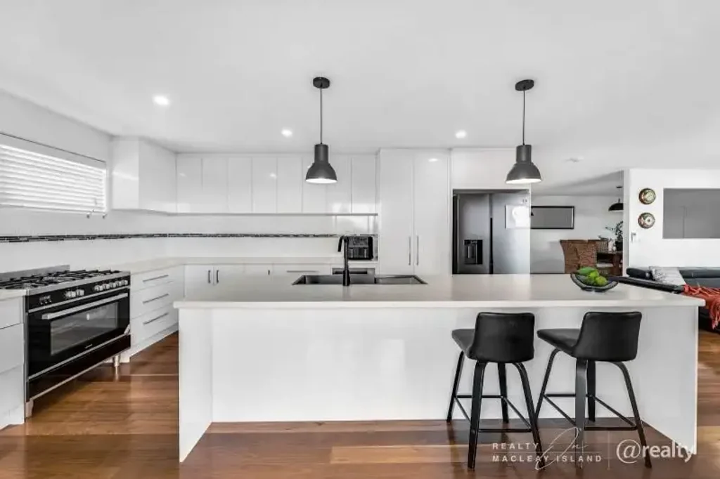 Macleay Island 3ਬੈੱਡਰੂਮ Waterfront Paradise Awaits – Live the Island Dream!