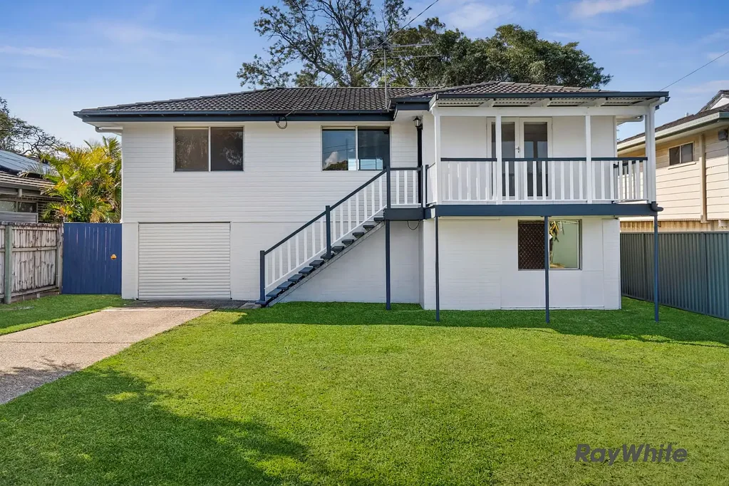 Redcliffe 3 Bedroom Quiet & Coastal, Ready To Go & Dripping With Potential