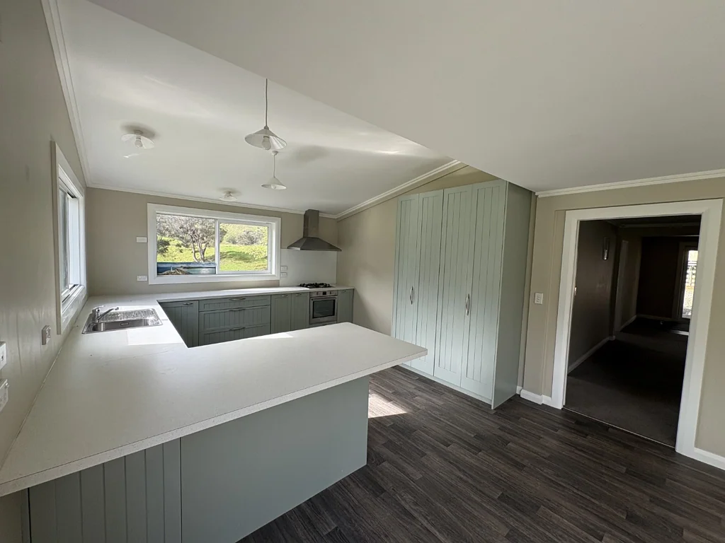 Country Charm With Power & Wifi Included!