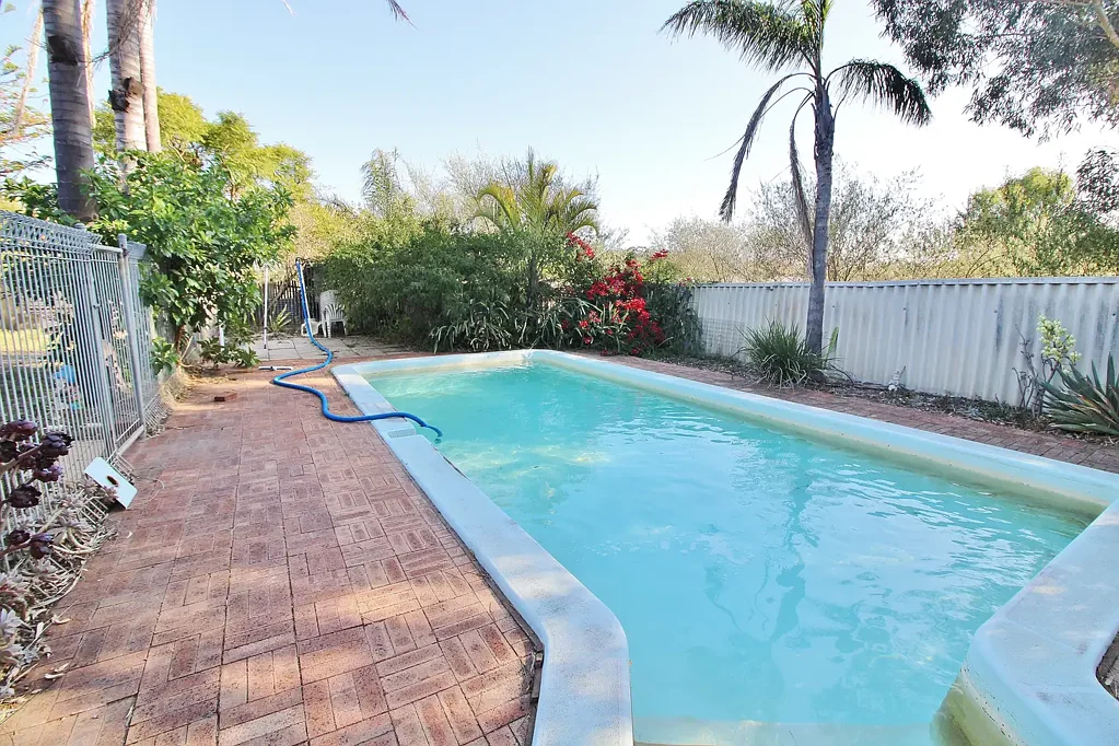 Narrogin 4Zimmer Semi Rural 4x2 plus office, B/G Pool *** Price Reduction***