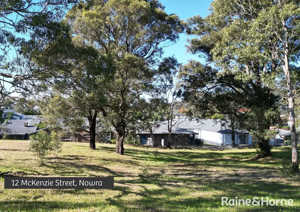Nowra Dream Home Or Duplex - 822m2 Vacant Lot