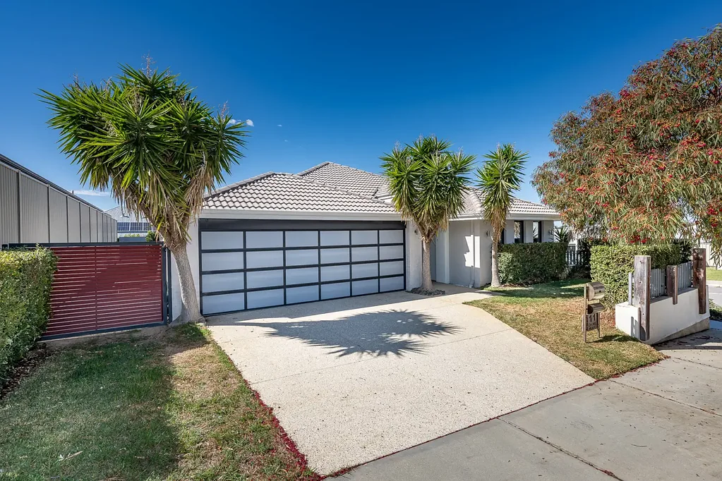 Alkimos 4 Bedroom Ideal Coastal Family Living