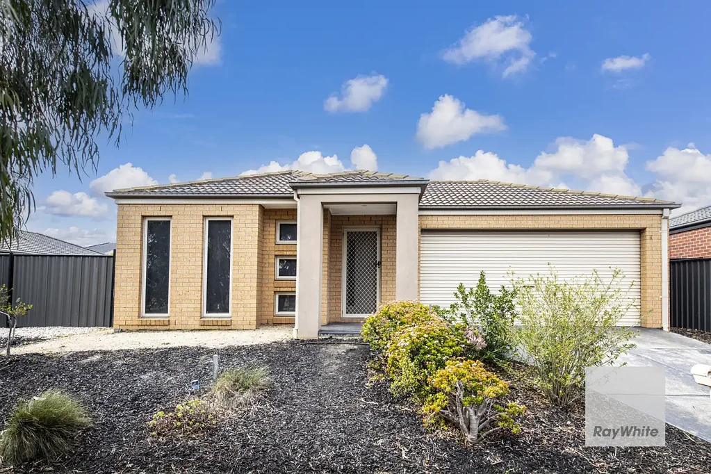 Bright, Spacious & Ready to Move In - Derrimut Family Home