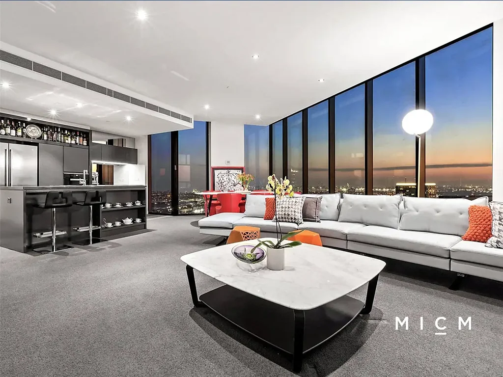 Sensational Three Bedroom Apartment in The Heart of Busy Docklands!