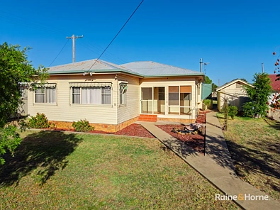 Barraba 3 Slaapkamer Classic Family Home Offering Space, Flexibility & Infrastructure
