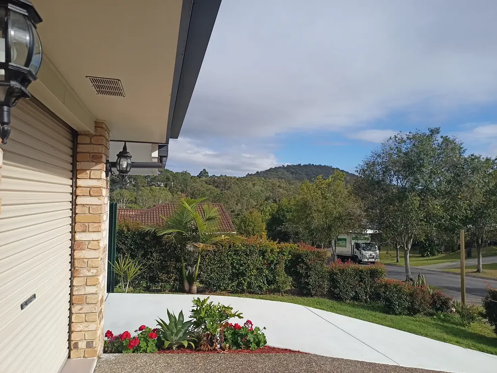Oxenford 3房  Beautifully Refreshed Family Home with New Carport,Pool,Solar & Fruit Trees