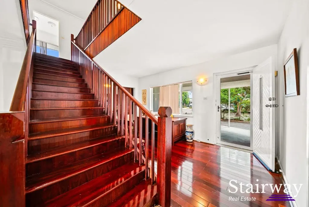 Riverton 6 Bedroom Spacious Riverton Family Home with Duplex Potential