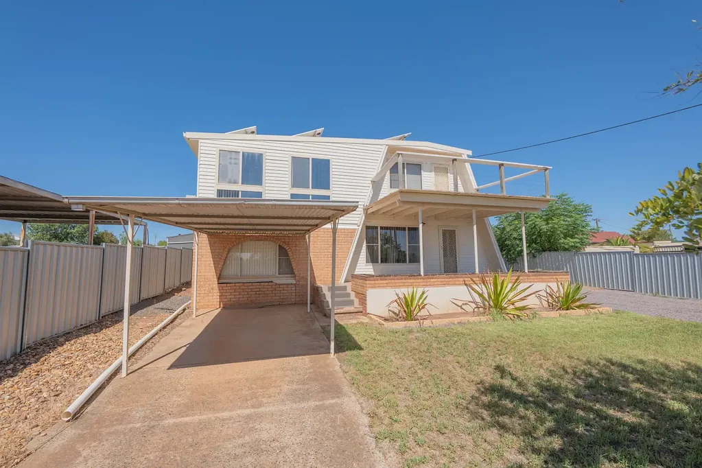 Condobolin 3房  Ray White Condobolin - (02) 6895 3364