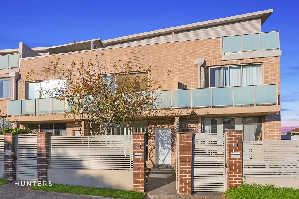 Auburn 4 Bedroom Spacious & Stylish Split-Level Townhouse - Prime Location!