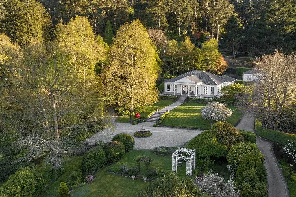 Mount Macedon 3Zimmer CAMELOT -  A PRIVATE WORLD OF ITS OWN.
