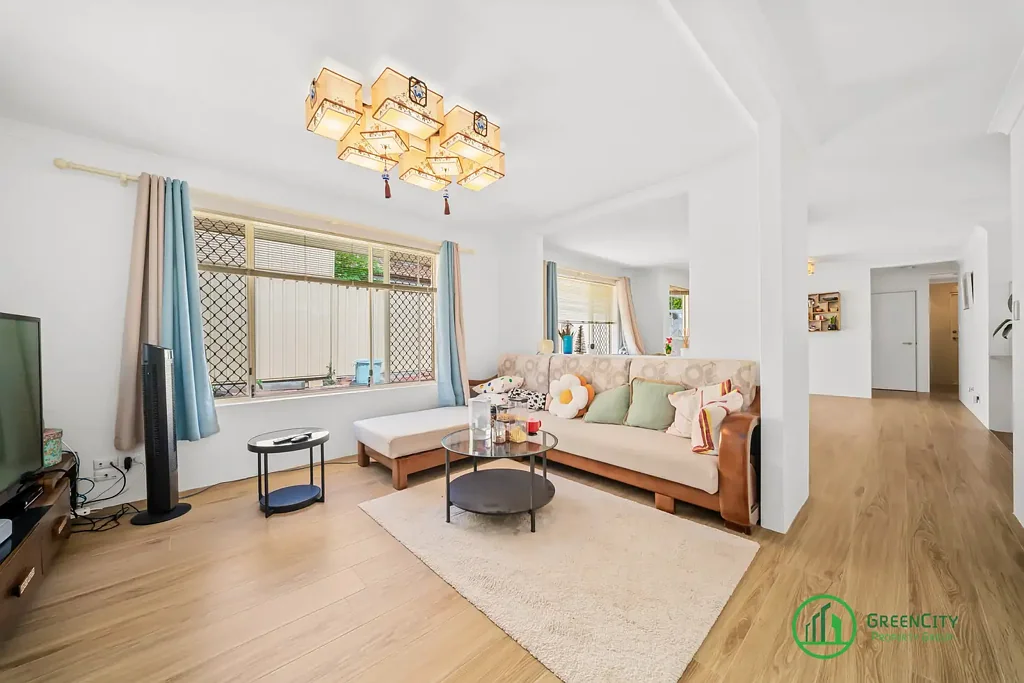 2A Dulverson Place, South Lake, WA 6164