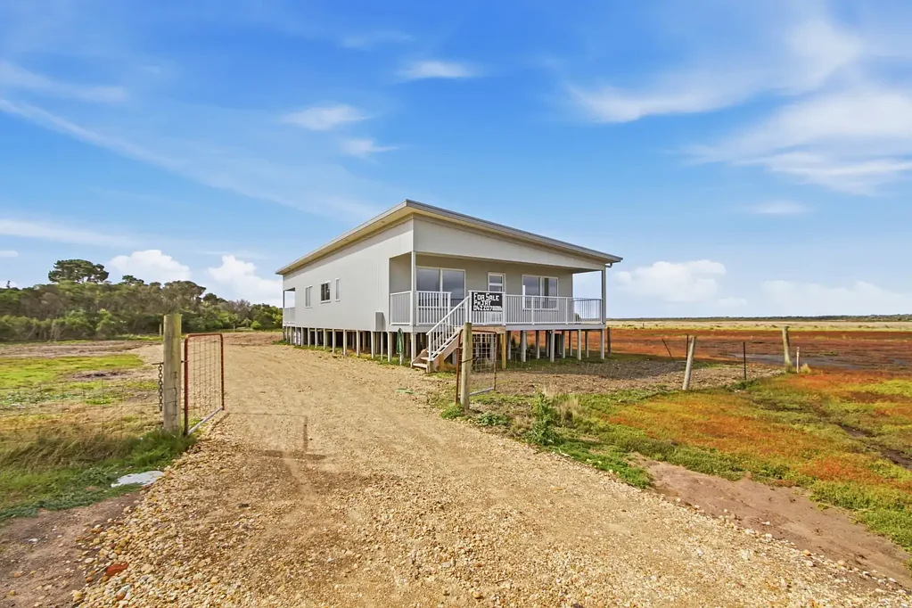 Mcloughlins Beach 4房  Coastal Luxury Meets Lifestyle – Brand New Custom Build