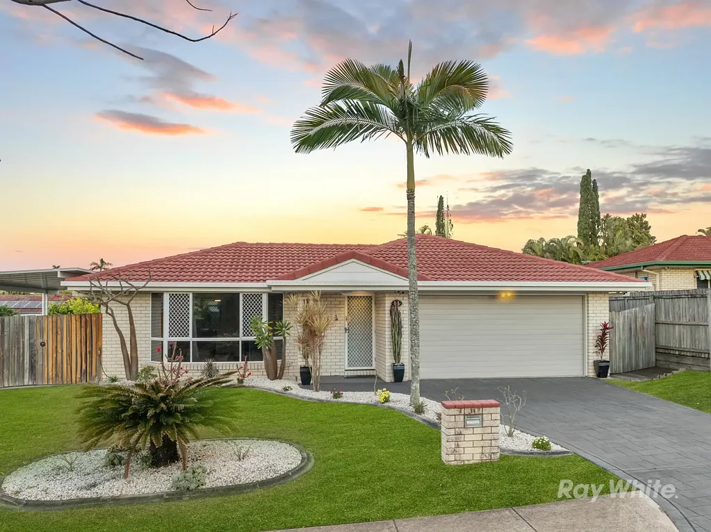 Regents Park 4 Slaapkamer FAMILY SPACE, FRESH UPDATES + SIDE ACCESS