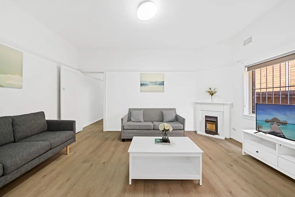 Modern & Spacious Two Bedroom Apartment in Convenient Location