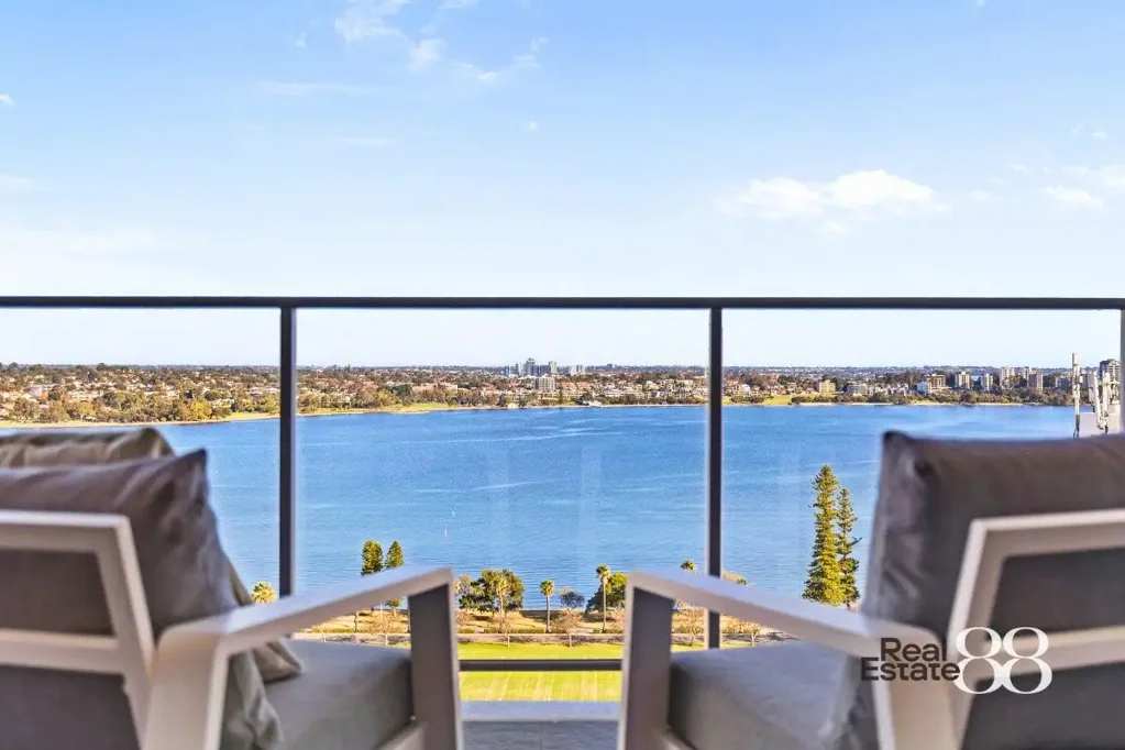 East Perth 3ห้องนอน Renovated, Refined, and Ready For You