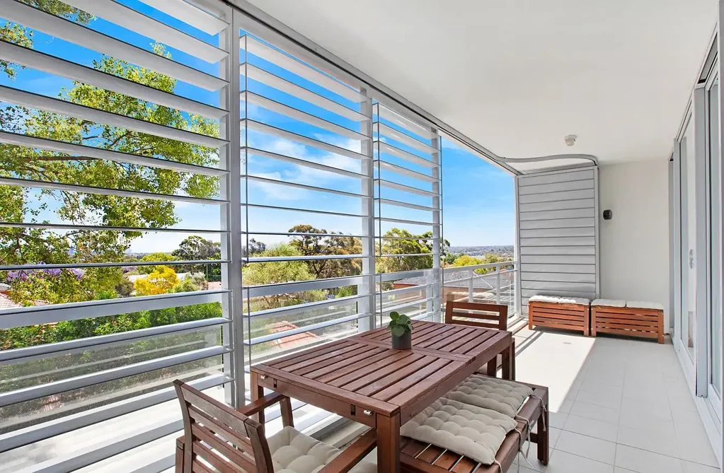 Contemporary Living with Panoramic Views