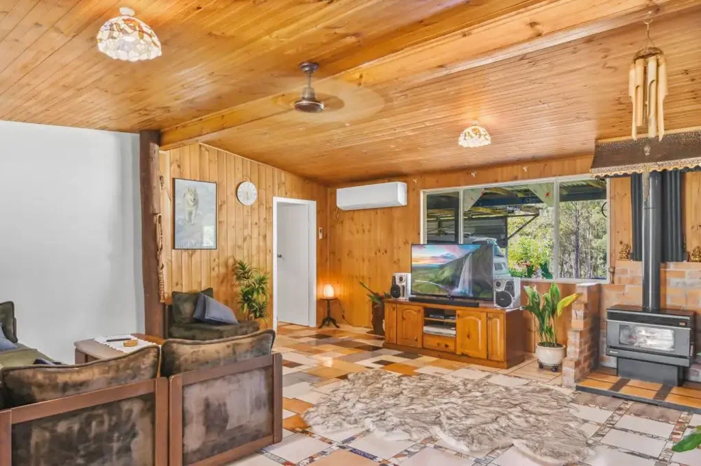 Moparrabah  HOME AMONGST THE GUM TREES