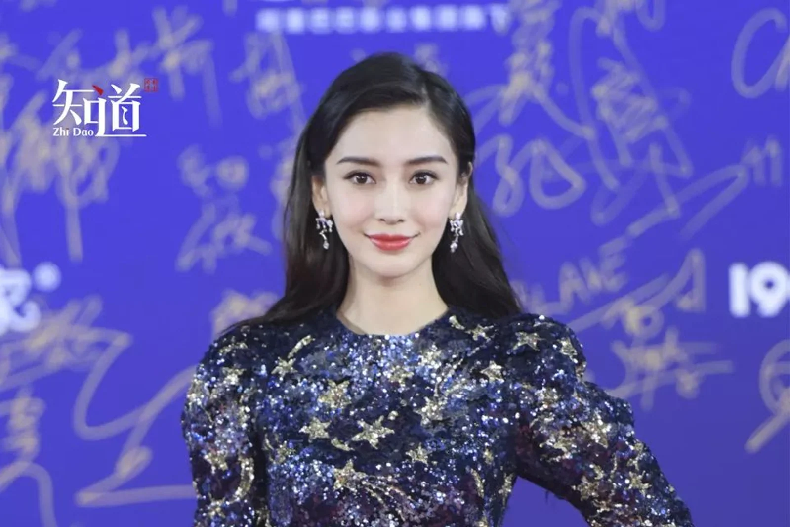 Angelababy眼睛引发争议，娱乐圈女明星的脸为何越来越像？
