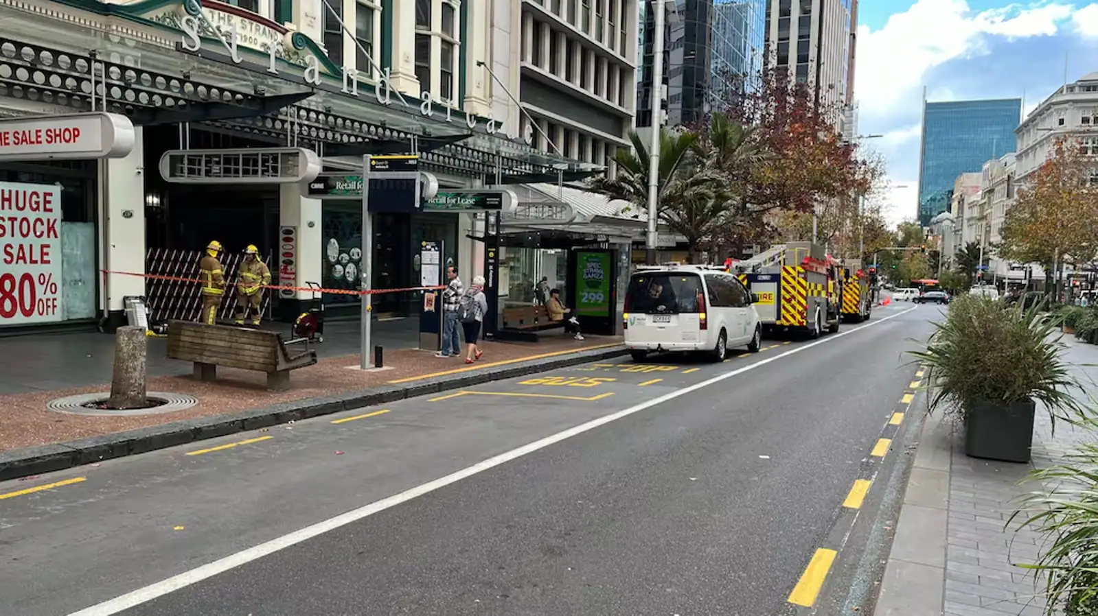 突发！奥克兰CBD建筑物发生火灾，现场传来煤气味，整栋楼被疏散！