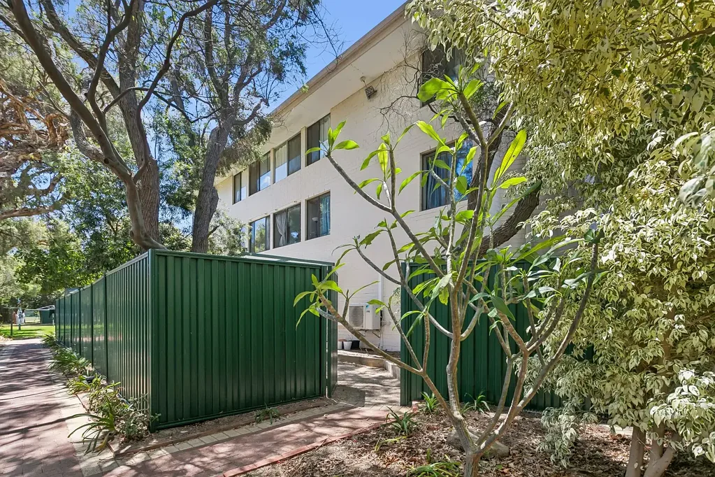 Tranquillity Between Lake Monger & Herdsman Lake