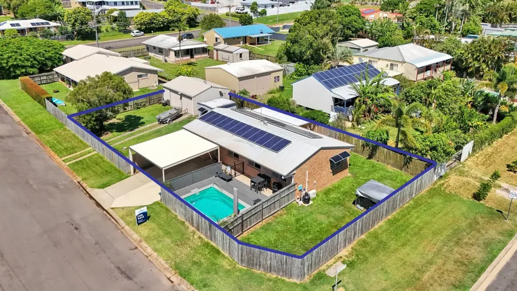 Dundowran 4部屋 Charming Renovated Home With Pool & Shed In Dundowran
