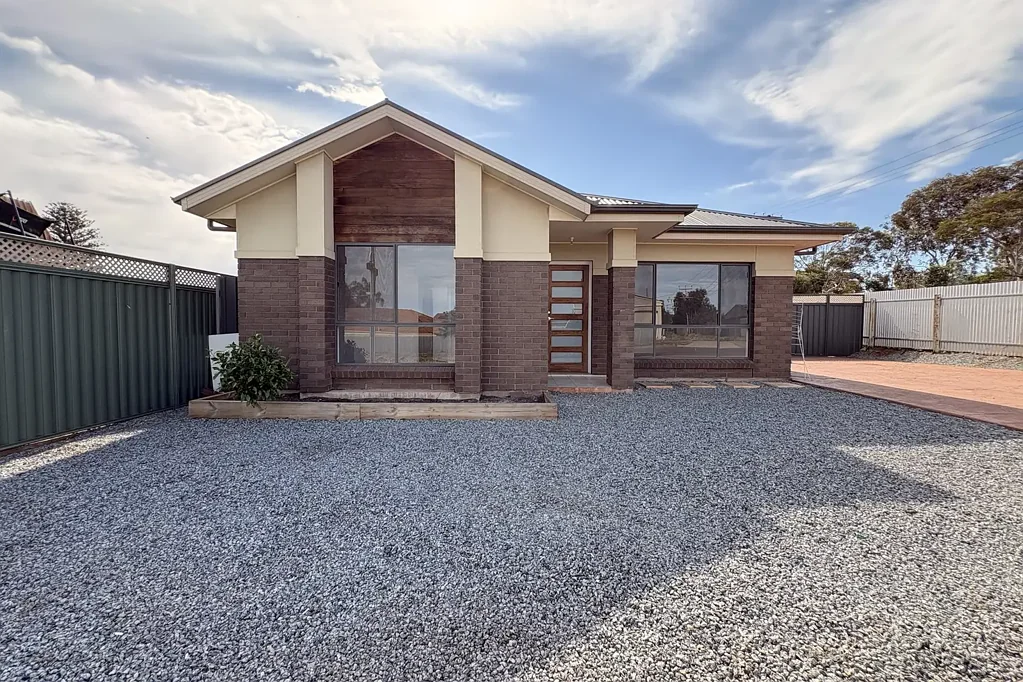 Modern 4 Bedroom Home in Great Location