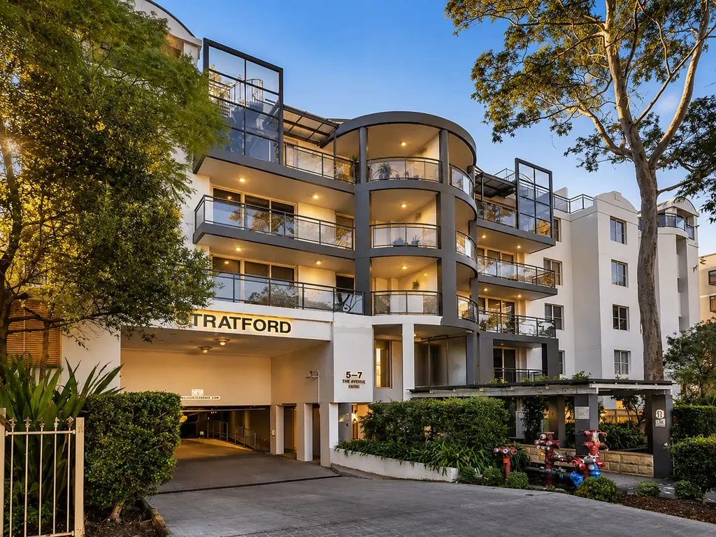 Stratford Sanctuary: Contemporary Living at its Best