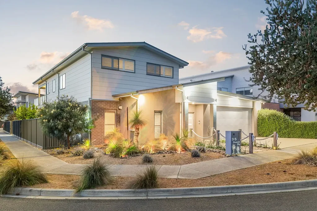 Curlewis 5ਬੈੱਡਰੂਮ Elevated Bay Views with a Purposeful Family Design