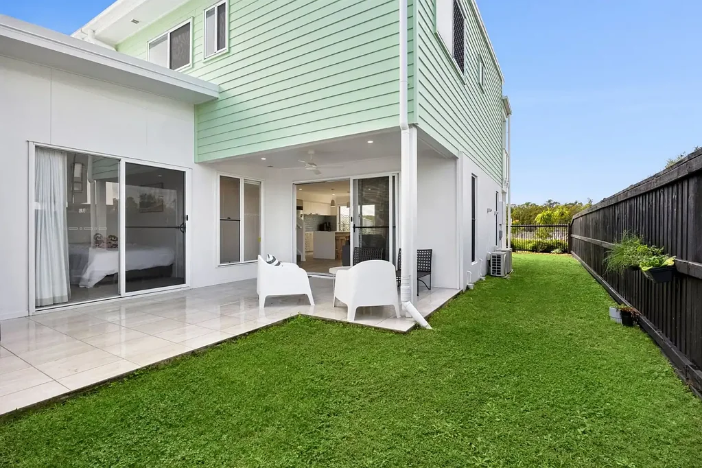 Palmview 4房  Park frontage and only 2 years old! - REF: 4502