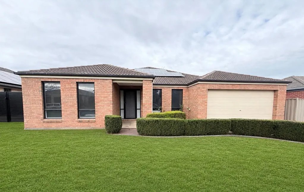 Spacious, Refreshed Family Home in the Heart of Caroline Springs