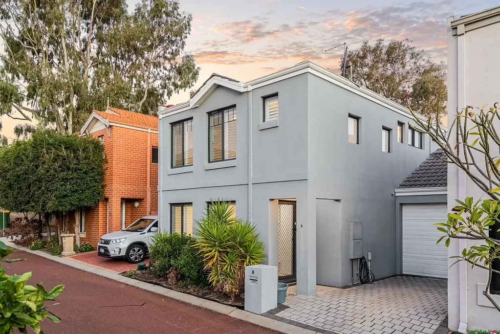 IDEALLY POSITIONED VERY WELL PRESENTED TOWNHOUSE